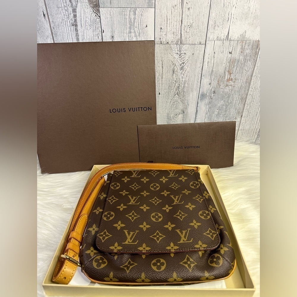 LOUIS VUITTON musette salsa shoulder bag in monogram